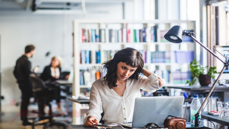 طريقة بسيطة لتعويض المخاطر الصحية للجلوس طوال اليوم! 