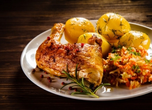  صينية الدجاج بالبطاطس والزعتر